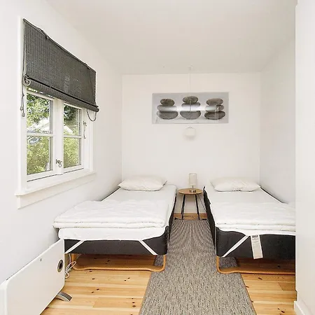 6 Person In Grevinge-by Traum