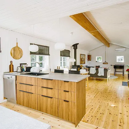 6 Person In Grevinge-by Traum