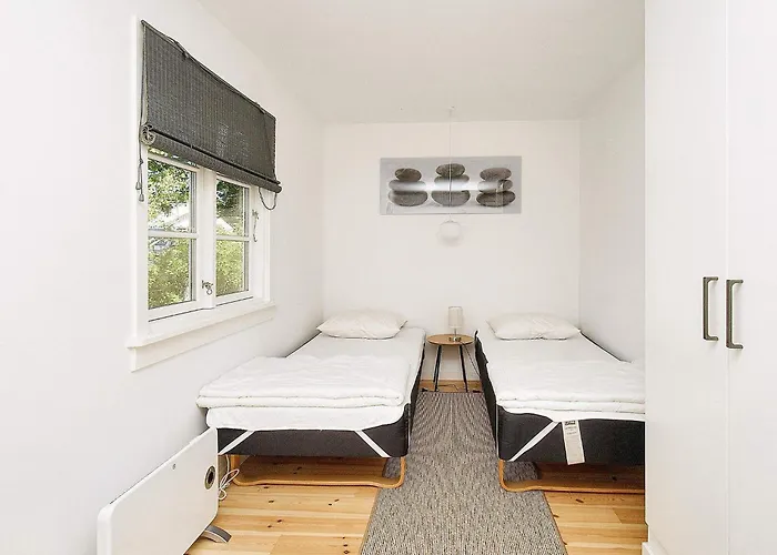 6 Person In Grevinge-by Traum